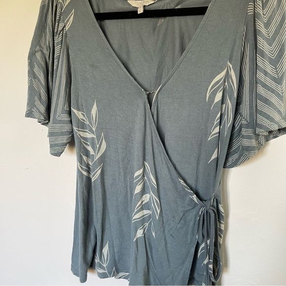 Lucky Brand Blue Short Sleeve Front Wrap & Toe Shirt Casual Comfy Top - Picture 3 of 7